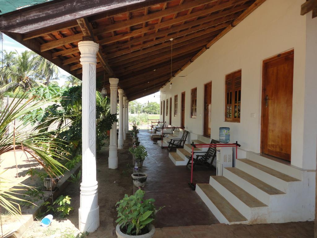 Yoho Hotel Arugambay Beach Inn アルガムベイ エクステリア 写真