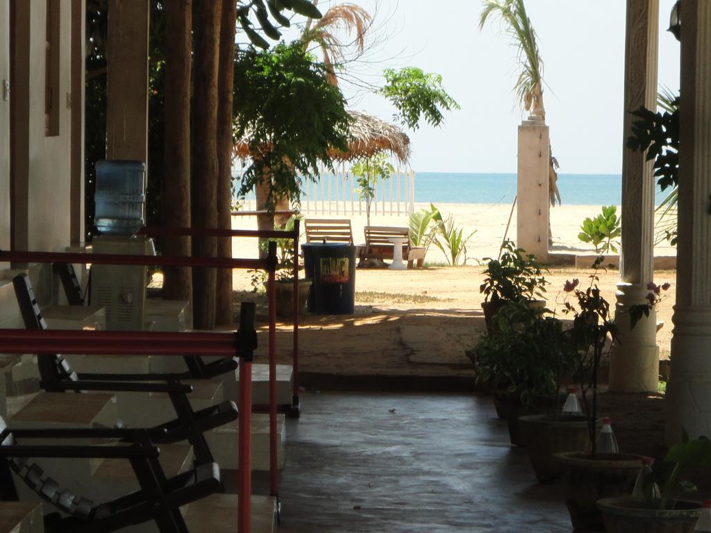 Yoho Hotel Arugambay Beach Inn アルガムベイ エクステリア 写真