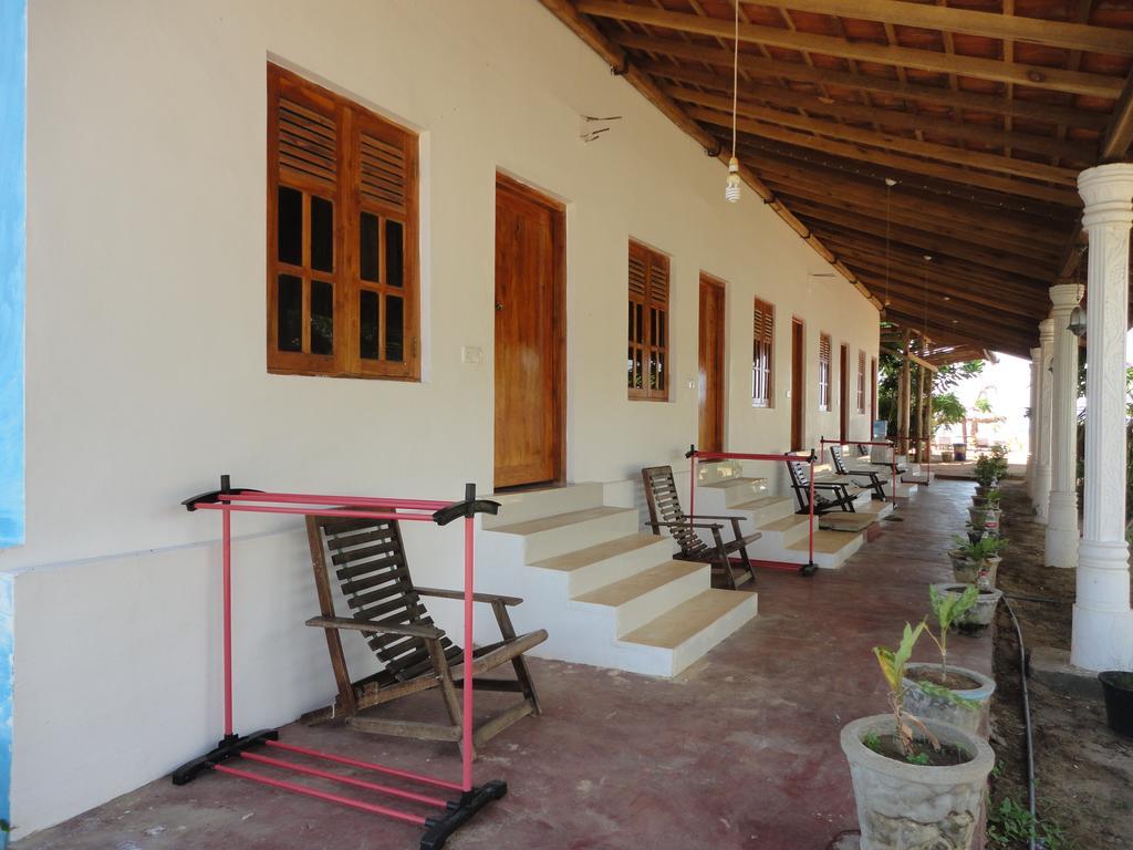 Yoho Hotel Arugambay Beach Inn アルガムベイ エクステリア 写真