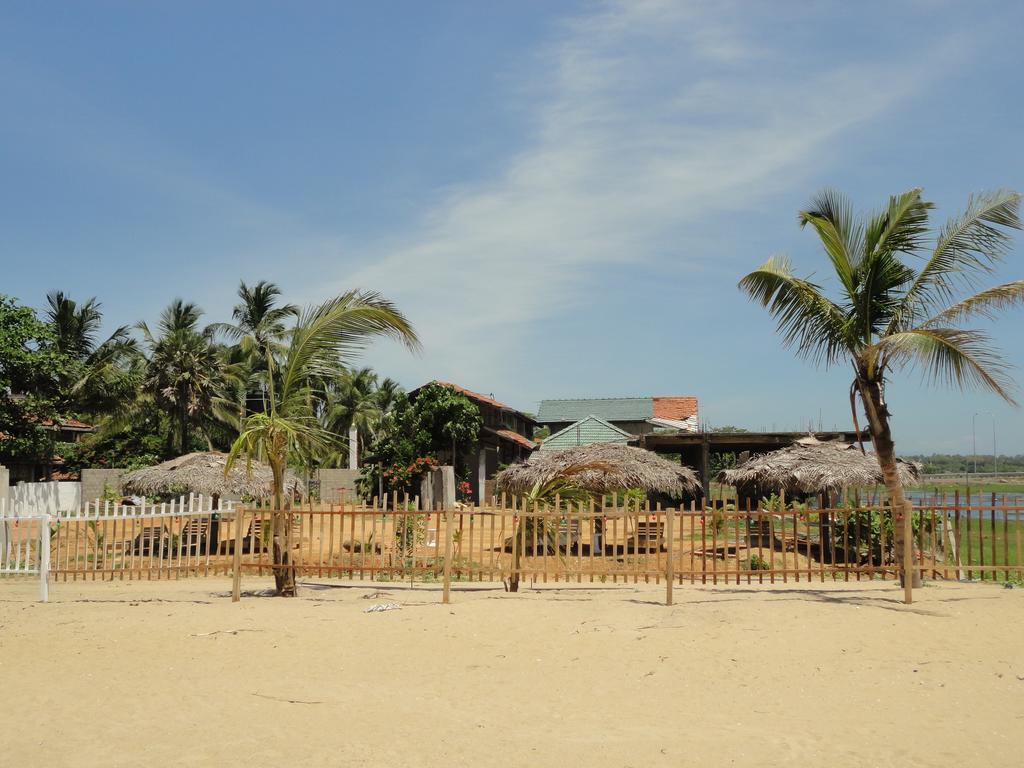 Yoho Hotel Arugambay Beach Inn アルガムベイ エクステリア 写真