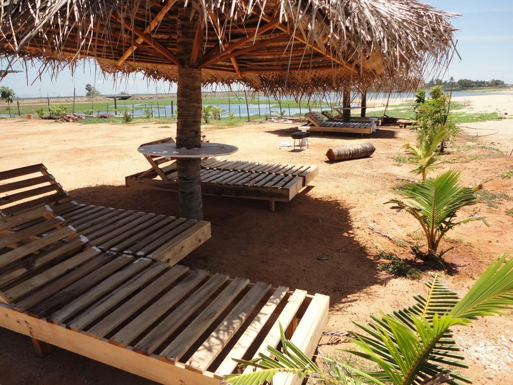 Yoho Hotel Arugambay Beach Inn アルガムベイ エクステリア 写真